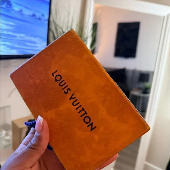 Louis Vuitton Gold Logo Earrings - Picture 4 of 7